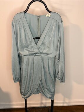 entro Sage Satin-Look V-Neck Blouse